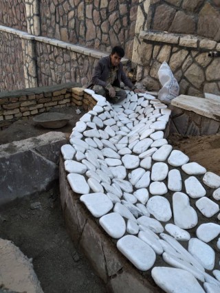 پیمانکاری سنگ قلوه ای سنگ رودخانه ای اجرا و فروش و نصب با سنگ لاشه ای سنگ ورقه ای سنگ فرش آقای احمدی 